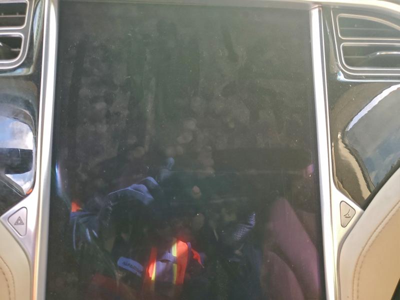 94463905 :رقم المزاد ، 5YJXCAE22GF005170 vin ، 2016 Tesla Model X مزاد بيع