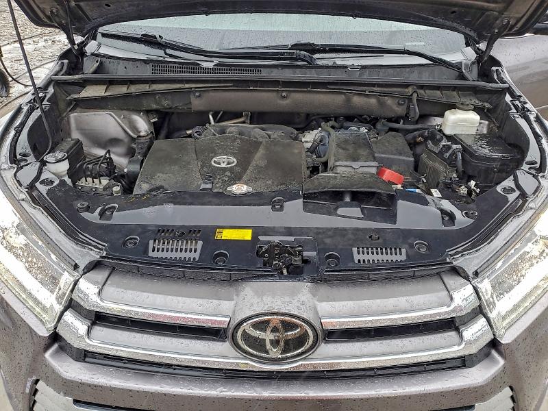 95660525 :رقم المزاد ، 5TDDZRFH3KS944920 vin ، 2019 Toyota Highlander مزاد بيع