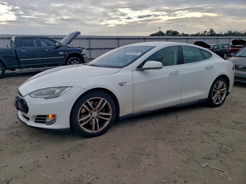 2013 Tesla Model S მანქანა იყიდება აუქციონზე, vin: 5YJSA1CN8DFP03405, აუქციონის ნომერი: 96255285