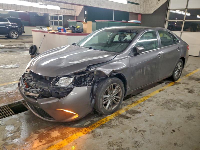 96248235 :رقم المزاد ، 4T1BF1FK9FU104313 vin ، 2015 Toyota Camry مزاد بيع