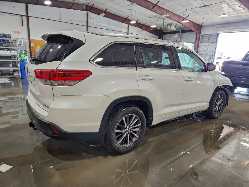 Продаж на аукціоні авто 2018 Toyota Highlander, vin: 5TDJZRFH6JS880566, номер лоту: 95357825