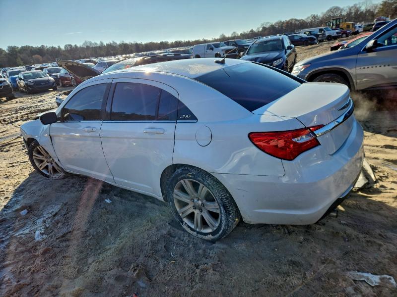 2011 Chrysler 200 მანქანა იყიდება აუქციონზე, vin: 1C3BC1FG8BN615710, აუქციონის ნომერი: 94813425