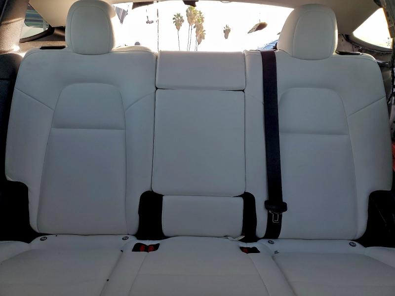 97204915 :رقم المزاد ، 7SAYGDEF0NF530581 vin ، 2022 Tesla Model Y مزاد بيع