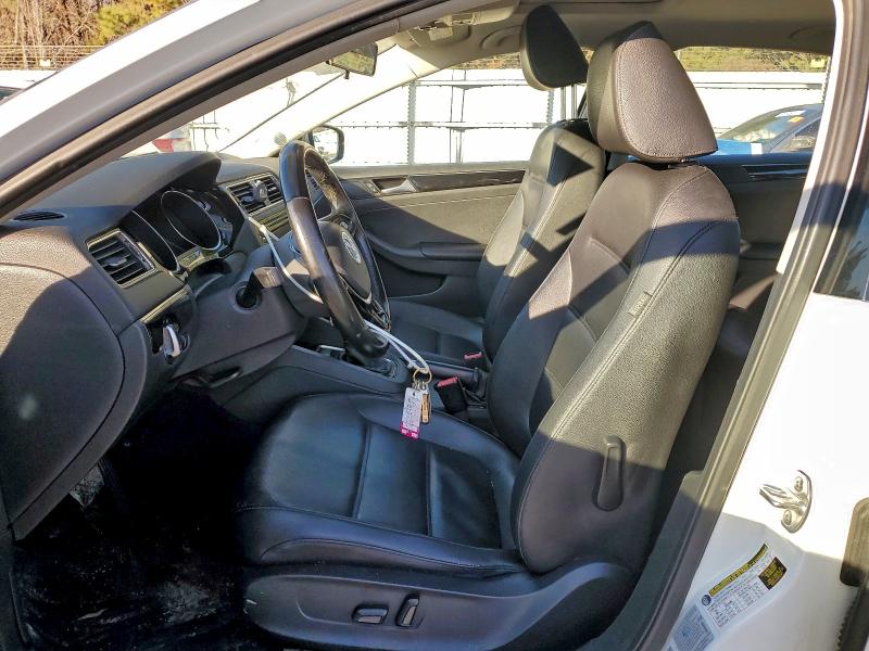 95443645 :رقم المزاد ، 3VWL17AJ5HM225529 vin ، 2017 Volkswagen Jetta مزاد بيع