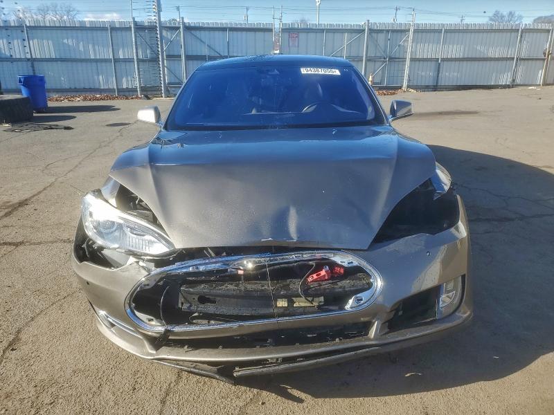 94387055 :رقم المزاد ، 5YJSA1V22FF097928 vin ، 2015 Tesla Model S مزاد بيع
