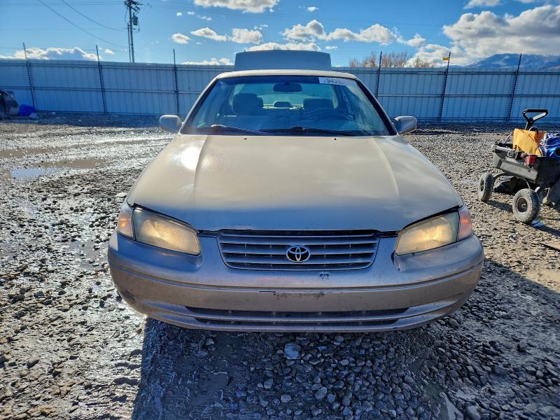 59718806 :رقم المزاد ، JT2BG22K4X0268373 vin ، 1999 Toyota Camry مزاد بيع
