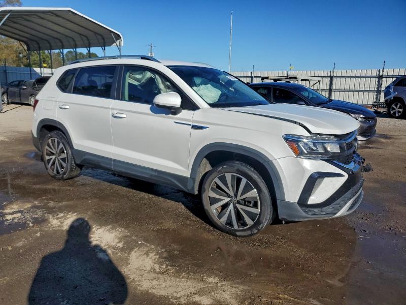 Продаж на аукціоні авто 2022 Volkswagen Taos, vin: 3VVWX7B24NM039791, номер лоту: 97098525