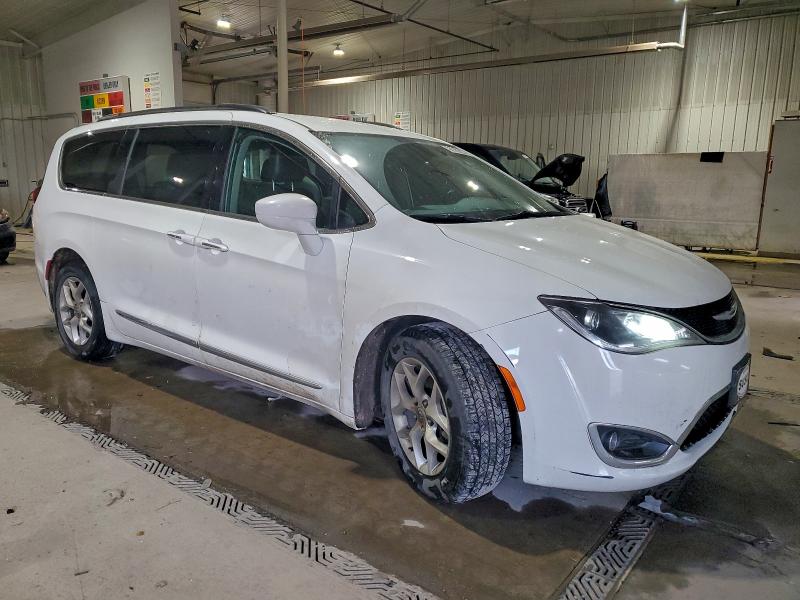 96149695 :رقم المزاد ، 2C4RC1BG2HR520958 vin ، 2017 Chrysler Pacifica مزاد بيع