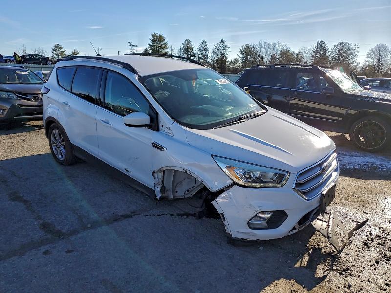 94177525 :رقم المزاد ، 1FMCU9GD0HUD99300 vin ، 2017 Ford Escape مزاد بيع