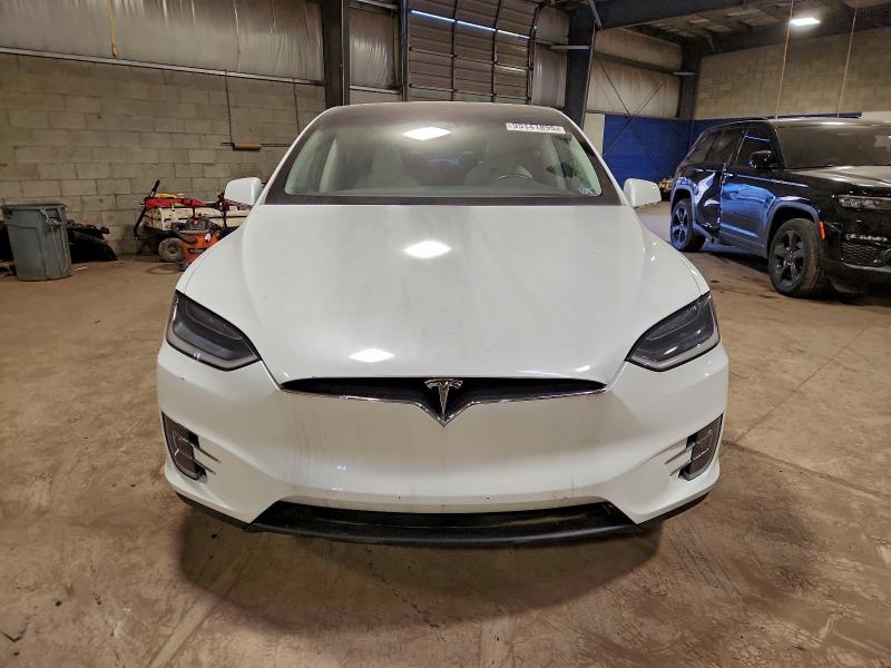 Продажа на аукционе авто 2017 Tesla Model X, vin: 5YJXCAE21HF076670, номер лота: 95141895