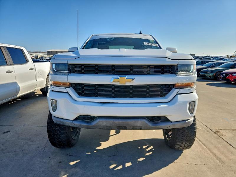 93399405 :رقم المزاد ، 3GCUKREC1JG316944 vin ، 2018 Chevrolet Silverado مزاد بيع