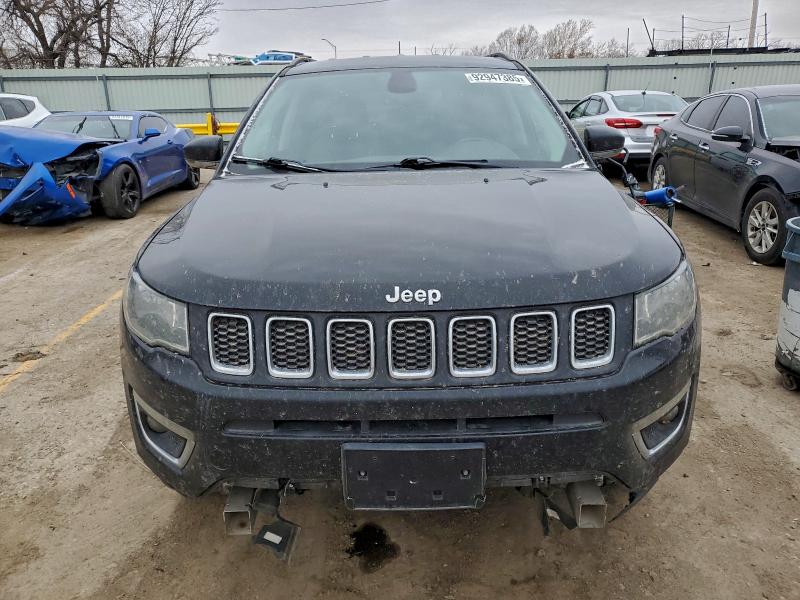 92947385 :رقم المزاد ، 3C4NJDCB0JT252732 vin ، 2018 Jeep Compass مزاد بيع